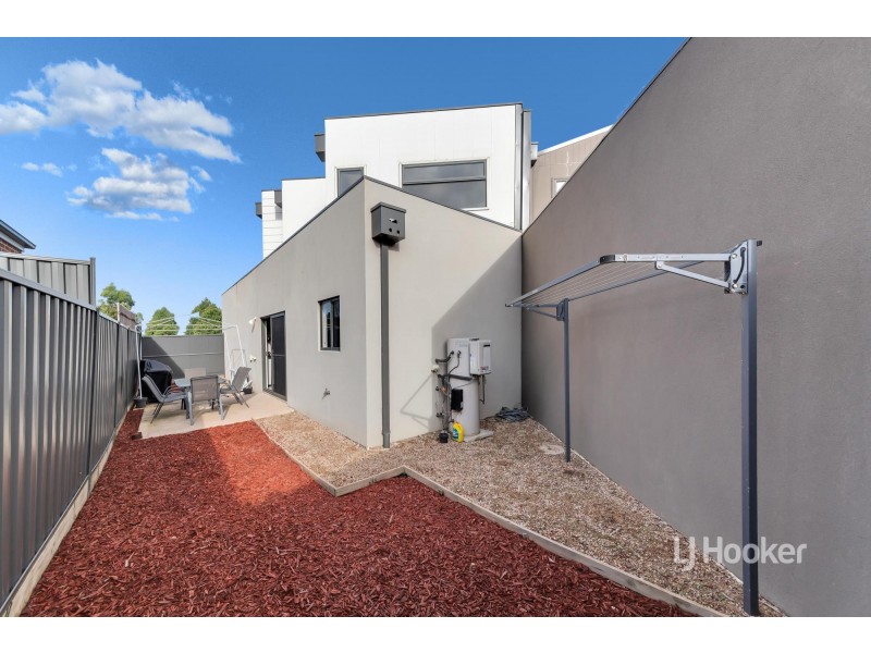 27 Everglade Crescent, Roxburgh Park VIC 3064