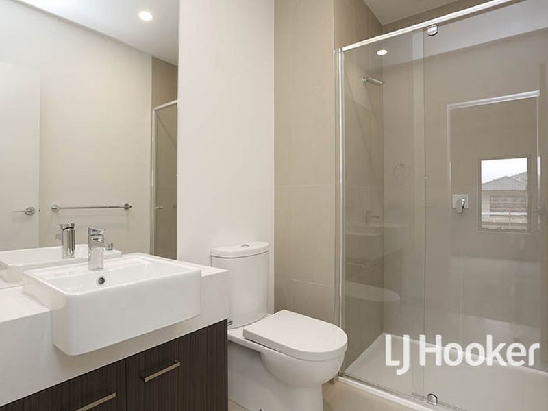 79 Waterhaven Boulevard, Point Cook VIC 3030