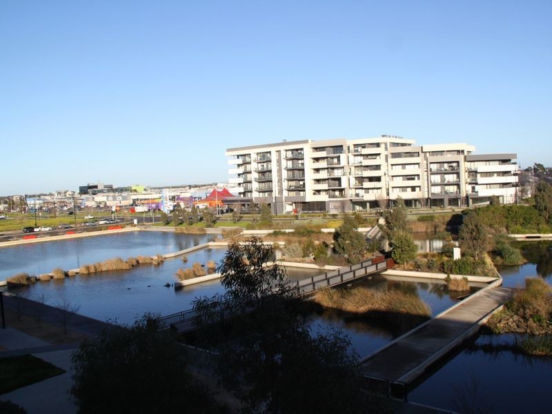 28/2-10 Monckton Place, Caroline Springs VIC 3023