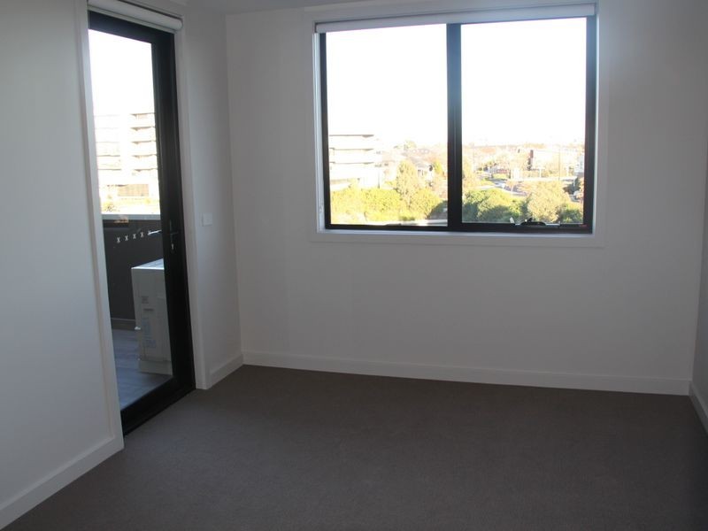 28/2-10 Monckton Place, Caroline Springs VIC 3023