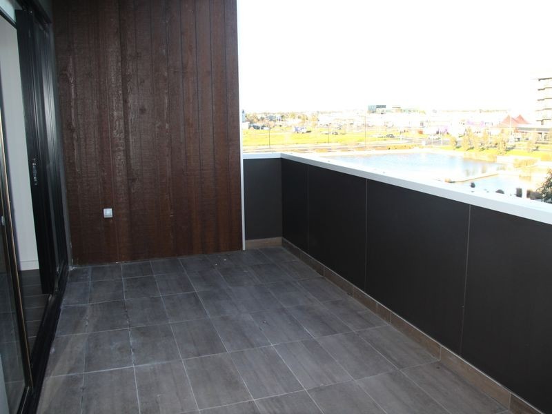 28/2-10 Monckton Place, Caroline Springs VIC 3023