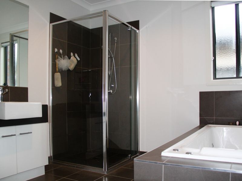 4 Hewett Drive, Point Cook VIC 3030