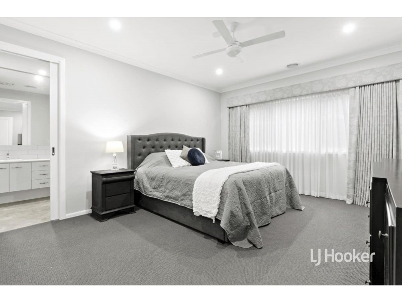19 Eaglemont Way, Werribee VIC 3030