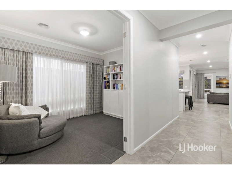 19 Eaglemont Way, Werribee VIC 3030