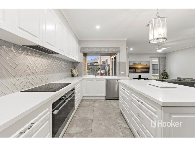 19 Eaglemont Way, Werribee VIC 3030