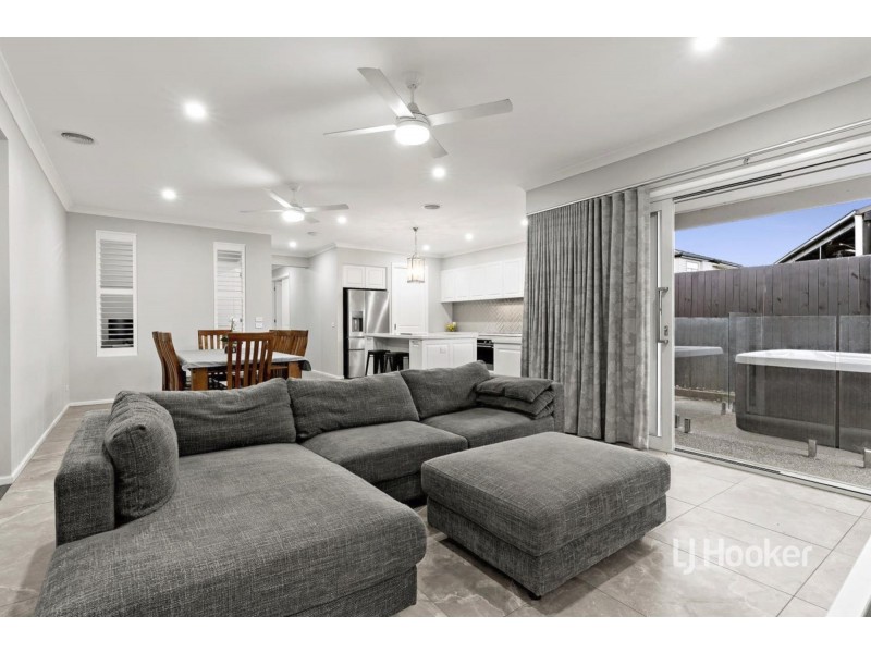 19 Eaglemont Way, Werribee VIC 3030