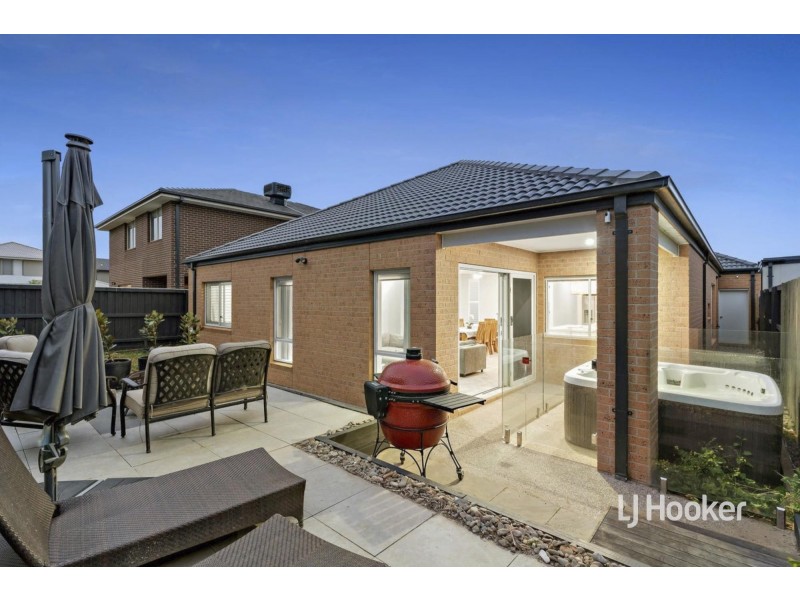 19 Eaglemont Way, Werribee VIC 3030