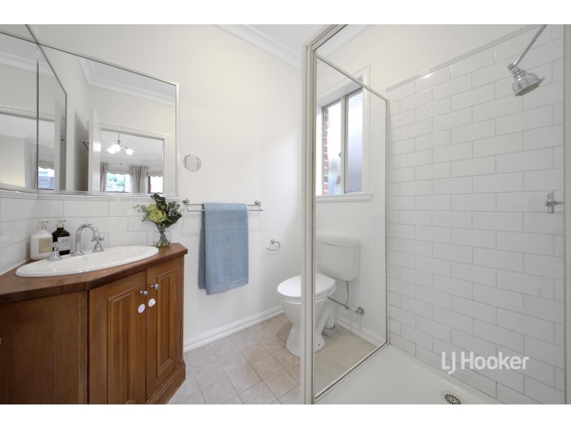14 Creswick Drive, Point Cook VIC 3030