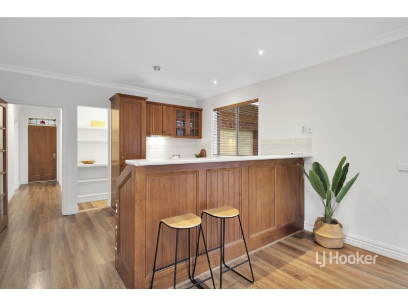 14 Creswick Drive, Point Cook VIC 3030