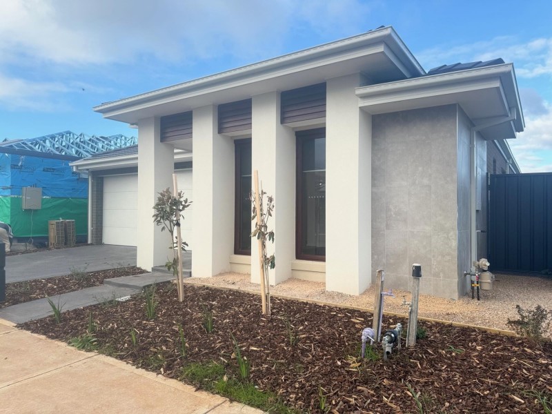 4 Eloquence Road, Tarneit VIC 3029