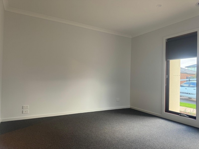 4 Eloquence Road, Tarneit VIC 3029