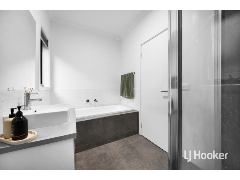 39 Mayall Crescent, Wyndham Vale VIC 3024