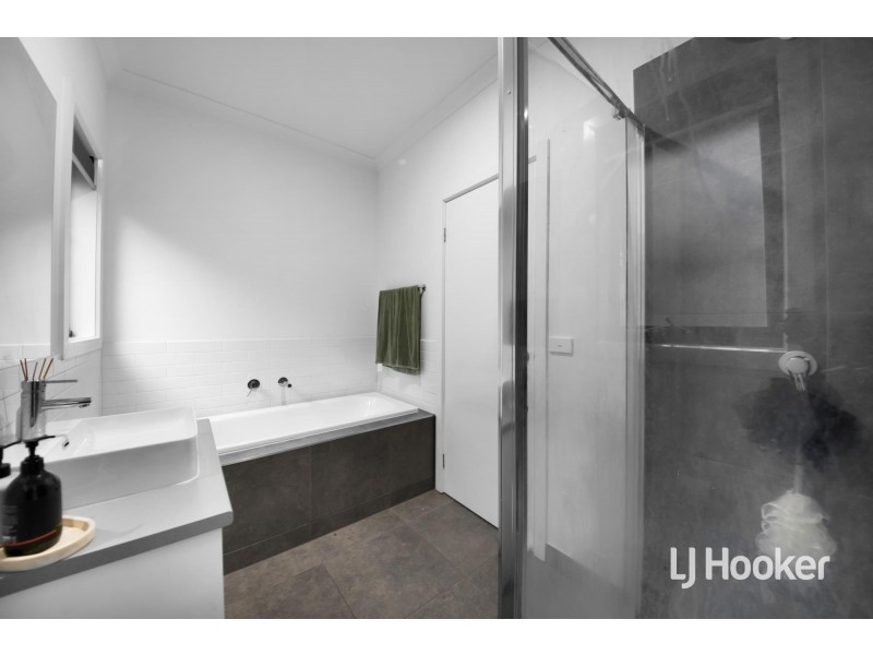 39 Mayall Crescent, Wyndham Vale VIC 3024