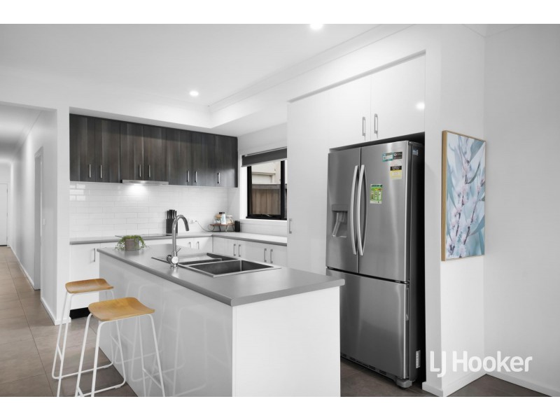 39 Mayall Crescent, Wyndham Vale VIC 3024