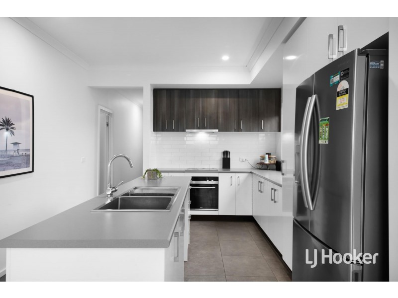 39 Mayall Crescent, Wyndham Vale VIC 3024