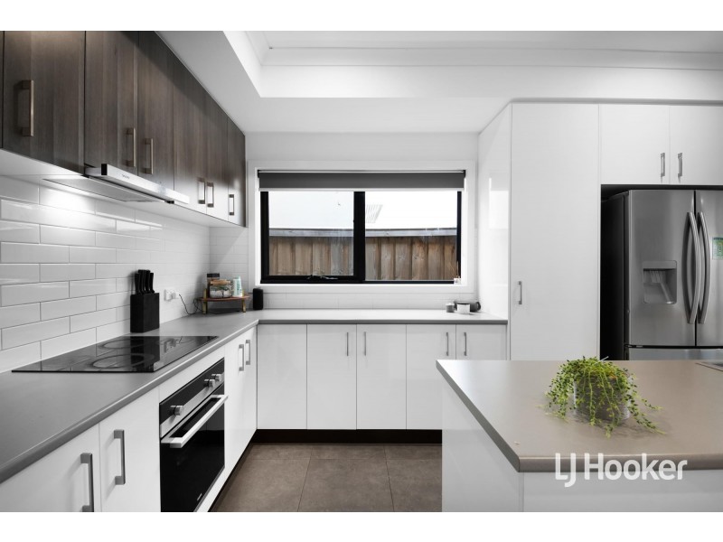 39 Mayall Crescent, Wyndham Vale VIC 3024