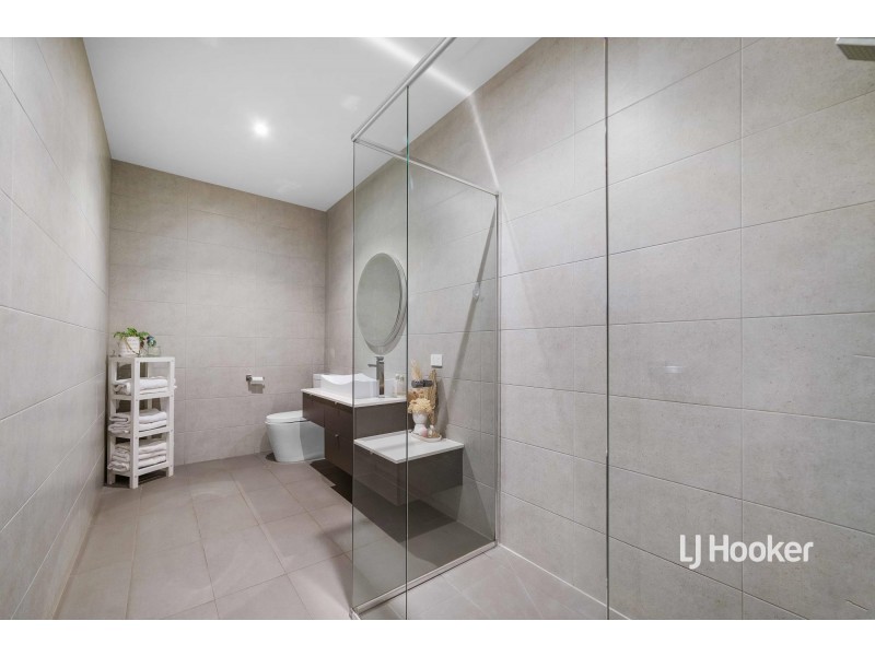 22 Maldive Grove, Point Cook VIC 3030