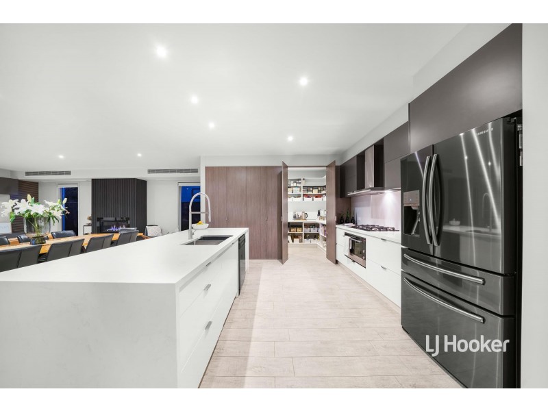 22 Maldive Grove, Point Cook VIC 3030