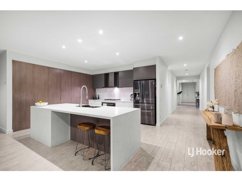 22 Maldive Grove, Point Cook VIC 3030