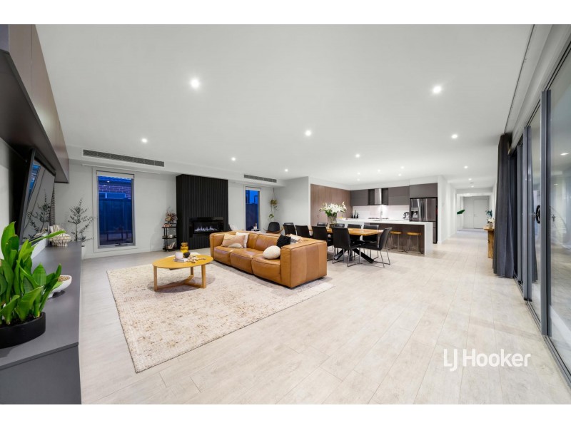 22 Maldive Grove, Point Cook VIC 3030