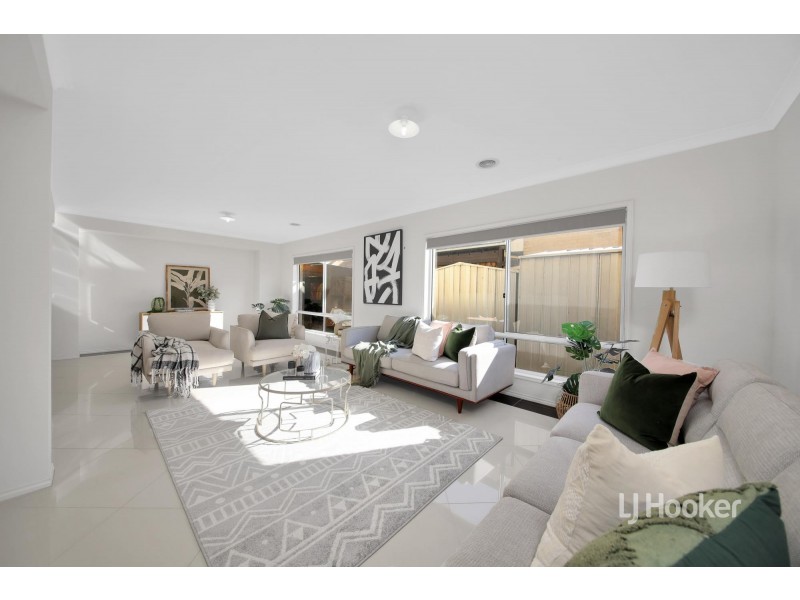 22 Seaview Point, Sanctuary Lakes VIC 3030