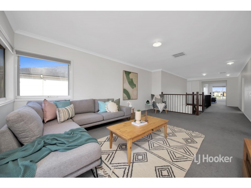 22 Seaview Point, Sanctuary Lakes VIC 3030