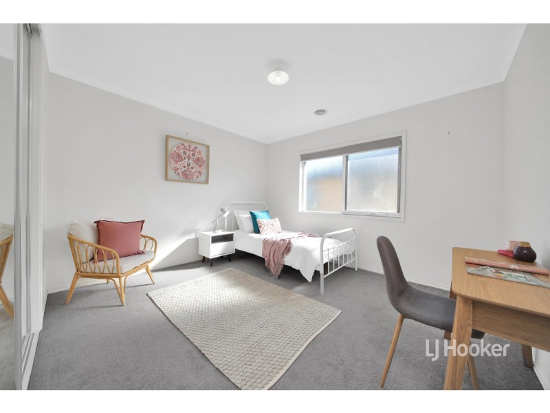 22 Seaview Point, Sanctuary Lakes VIC 3030