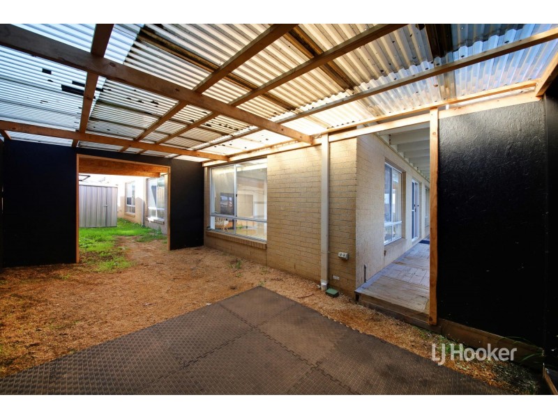 22 Seaview Point, Sanctuary Lakes VIC 3030