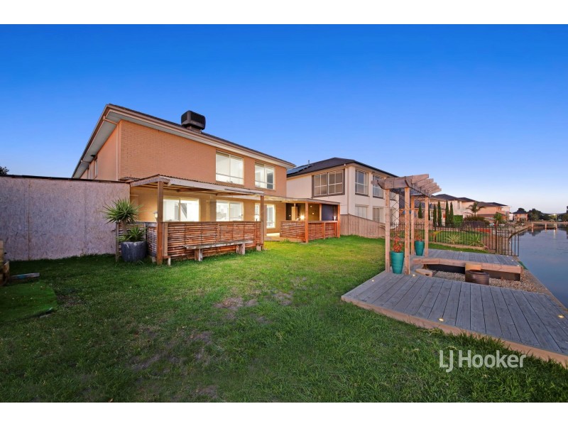 22 Seaview Point, Sanctuary Lakes VIC 3030