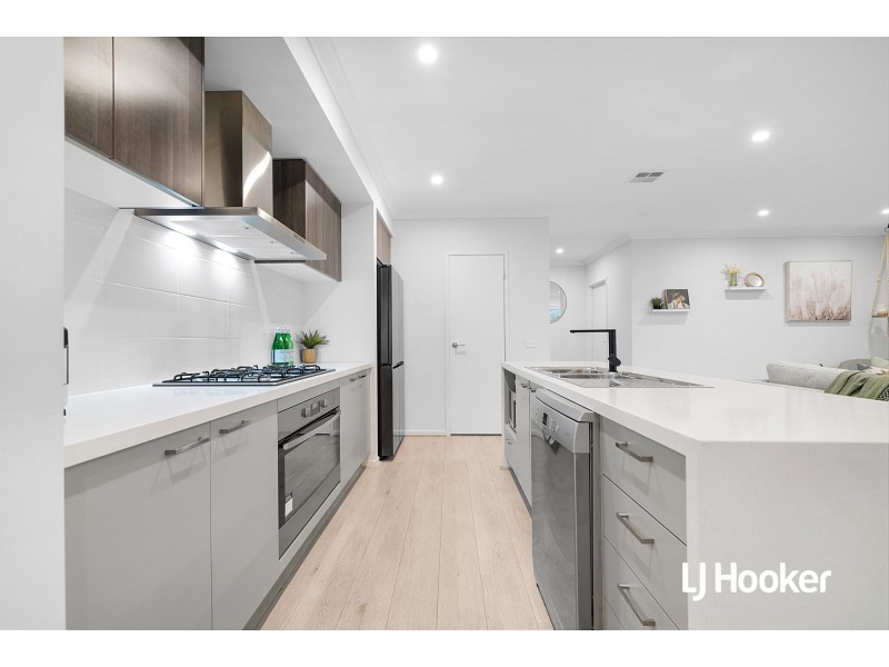 10 Firefly Road, Point Cook VIC 3030