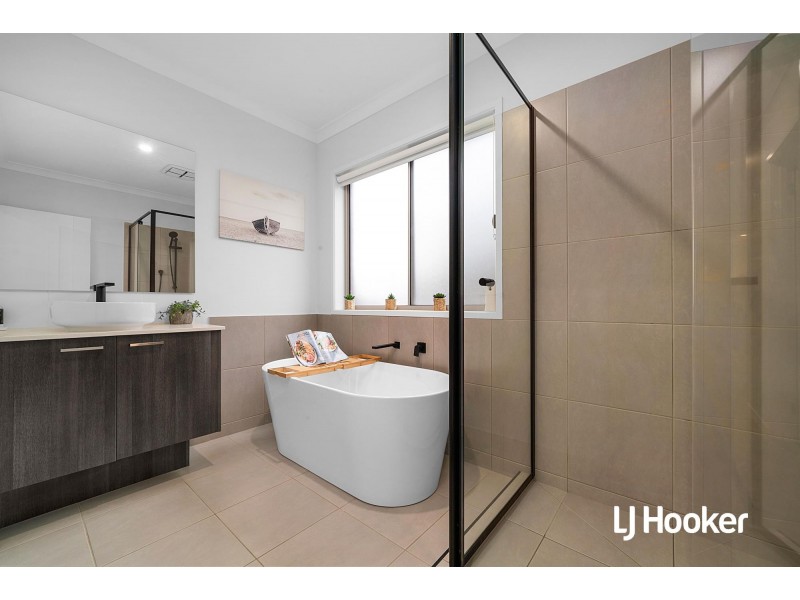 10 Firefly Road, Point Cook VIC 3030