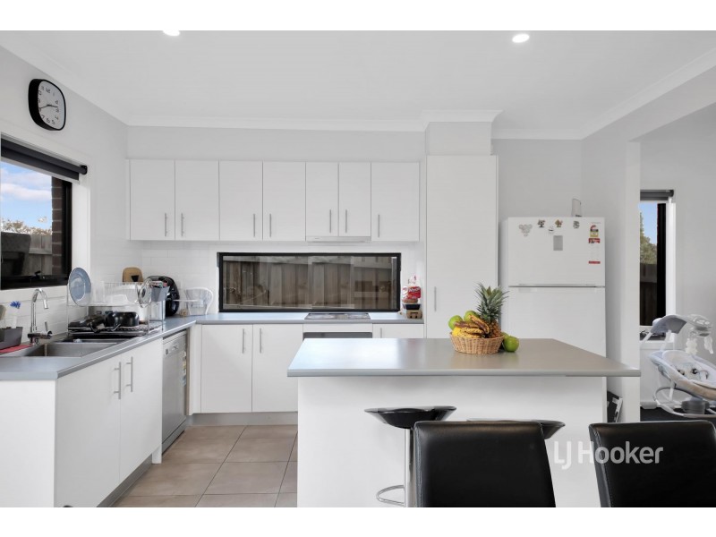 14/205 James Mirams Drive, Roxburgh Park VIC 3064