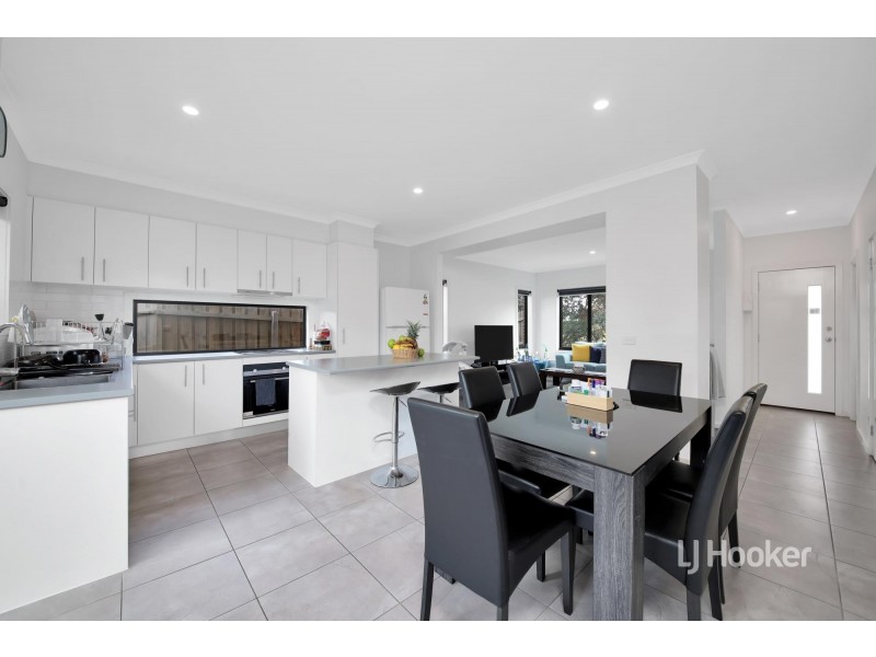 14/205 James Mirams Drive, Roxburgh Park VIC 3064