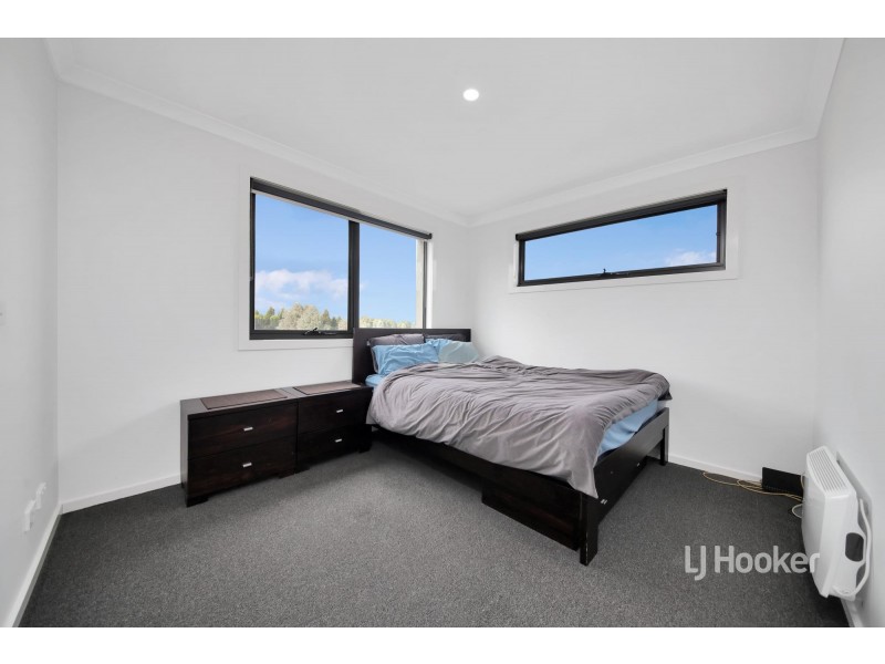 14/205 James Mirams Drive, Roxburgh Park VIC 3064