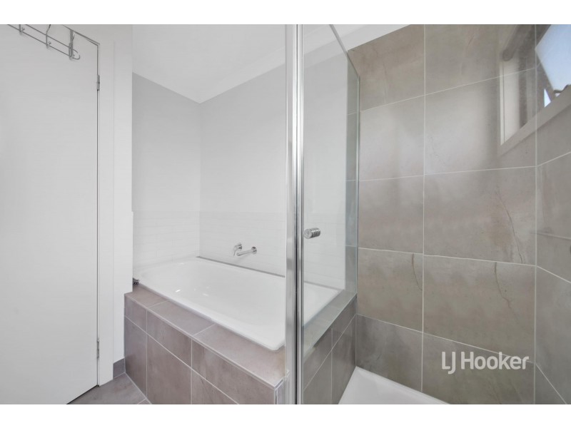 14/205 James Mirams Drive, Roxburgh Park VIC 3064