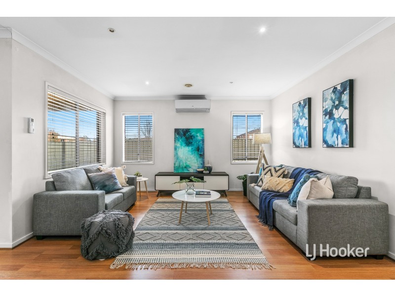 2 Pinoak Street, Point Cook VIC 3030