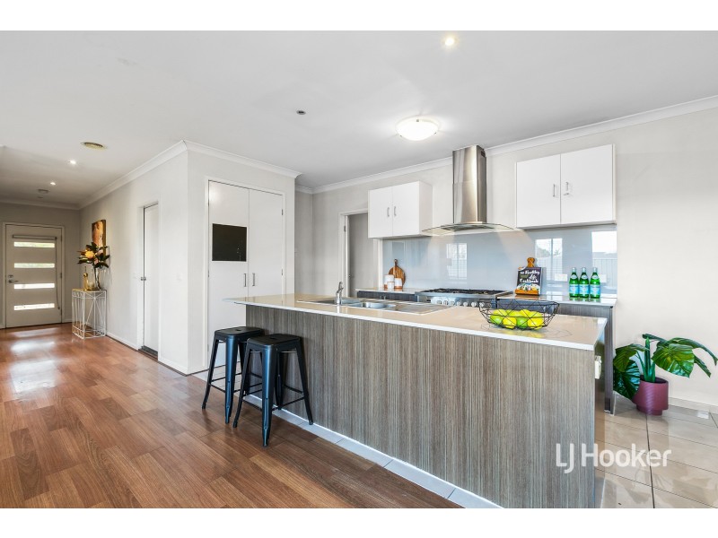 2 Pinoak Street, Point Cook VIC 3030