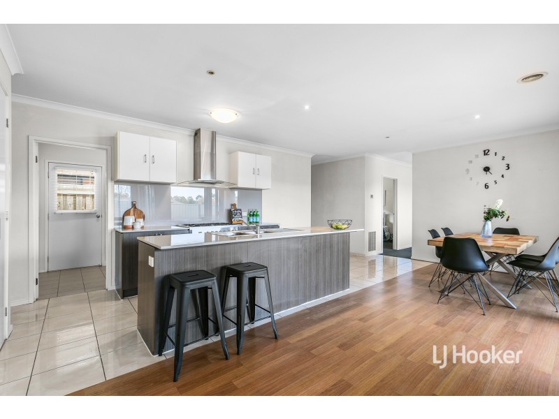 2 Pinoak Street, Point Cook VIC 3030