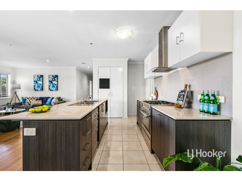 2 Pinoak Street, Point Cook VIC 3030