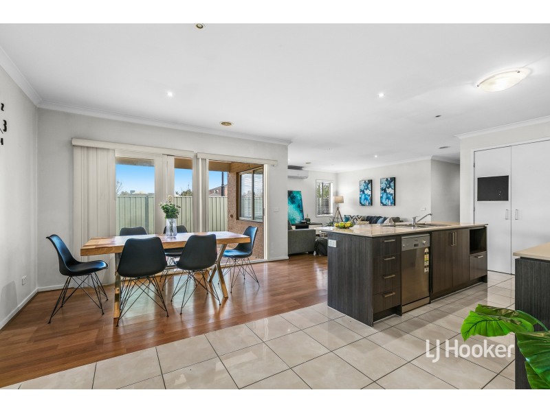 2 Pinoak Street, Point Cook VIC 3030