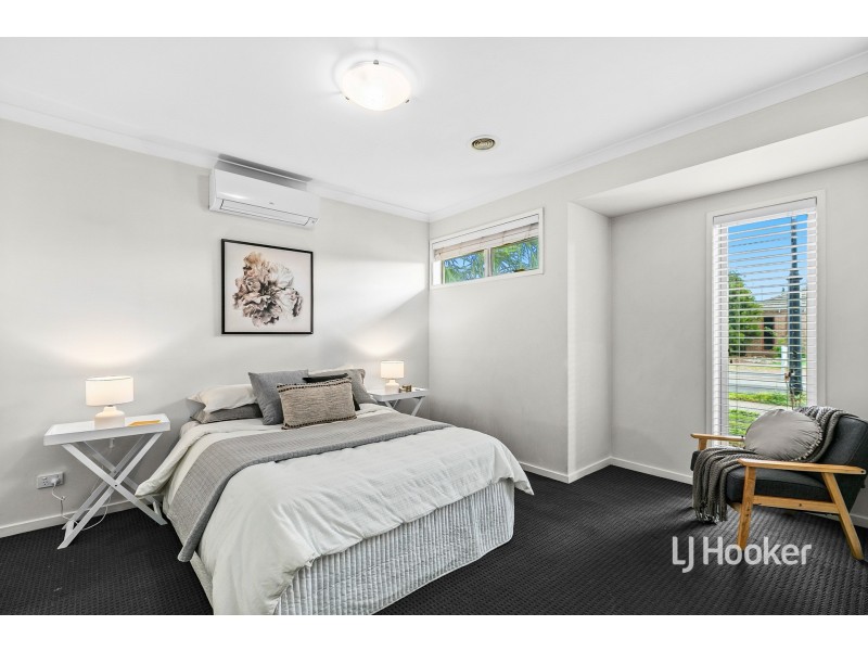 2 Pinoak Street, Point Cook VIC 3030