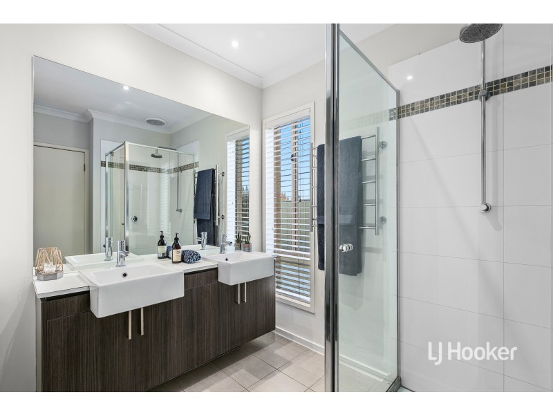 2 Pinoak Street, Point Cook VIC 3030