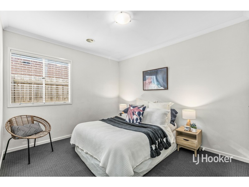 2 Pinoak Street, Point Cook VIC 3030