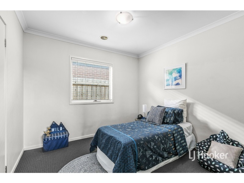 2 Pinoak Street, Point Cook VIC 3030