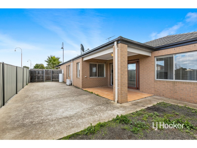 2 Pinoak Street, Point Cook VIC 3030