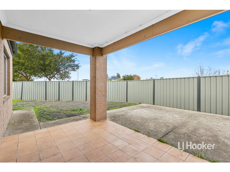 2 Pinoak Street, Point Cook VIC 3030