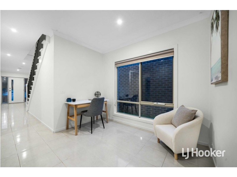 8 Living Crescent, Point Cook VIC 3030