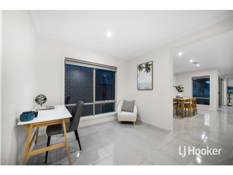 8 Living Crescent, Point Cook VIC 3030
