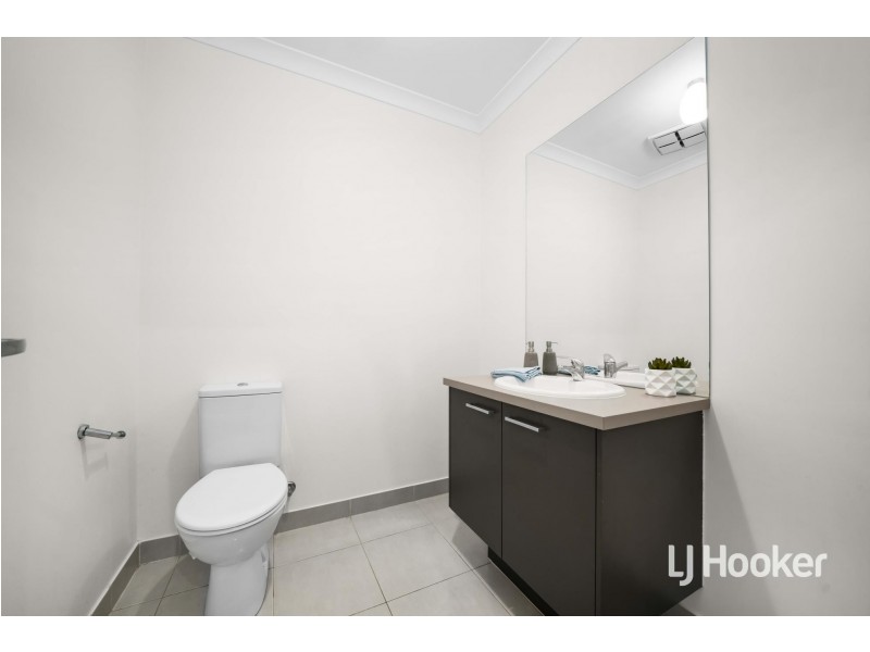 8 Living Crescent, Point Cook VIC 3030