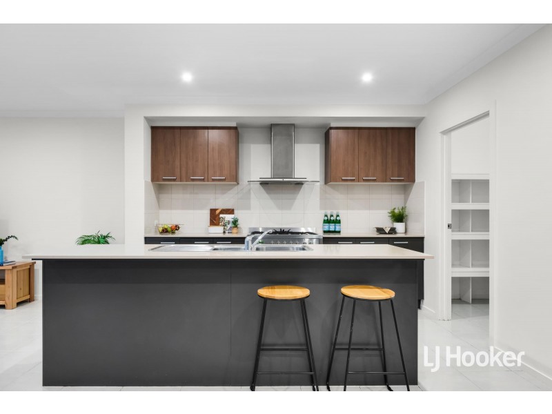 8 Living Crescent, Point Cook VIC 3030